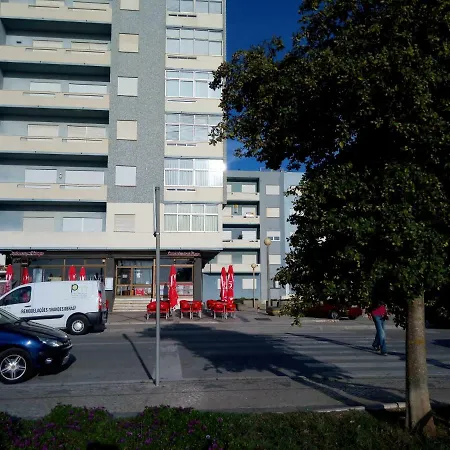 Avenida 25 Abril, Praceta Zeca Afonso Nº3